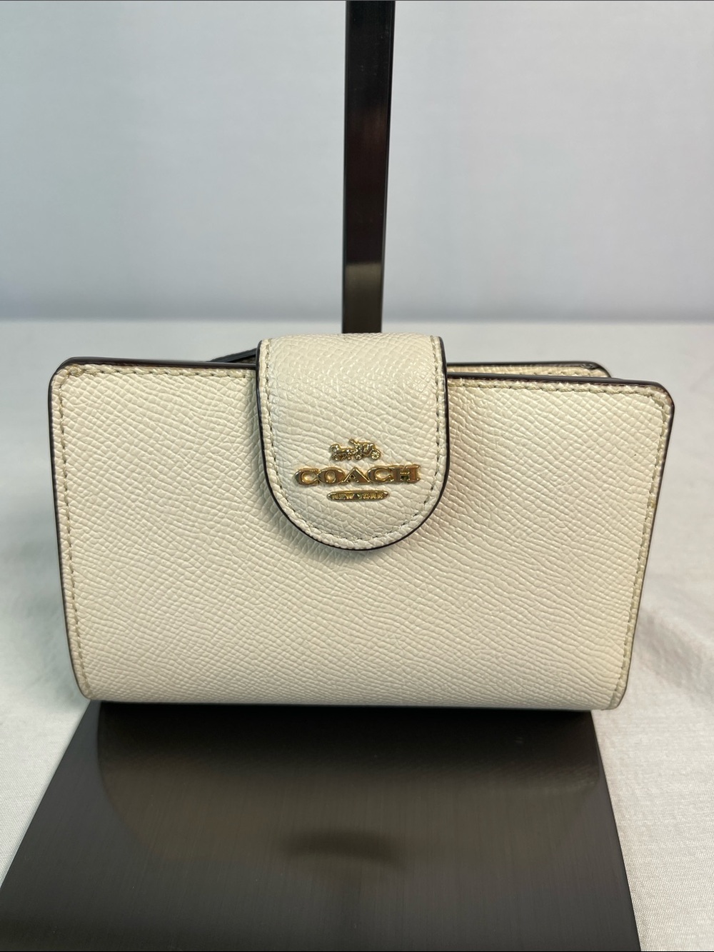 Coach Medium Corner Zip Wallet Chalk Leather 6390